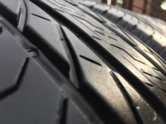 ยาง Bridgestone 265 65 17 กลางปี16 ดอกเต็ม ไม่มีปะ ใช้ยาว ราคาไม่แพง