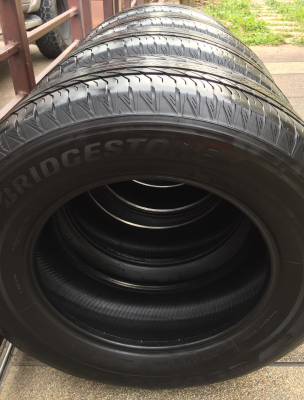 ยาง Bridgestone 265 65 17 กลางปี16 ดอกเต็ม ไม่มีปะ ใช้ยาว ราคาไม่แพง