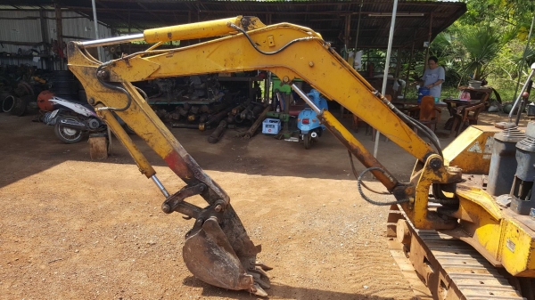 ขาย แบคโฮ KOMATSU PC10-6 เครื่องดีไม่หลวม ปั้มดีทำงานคล่องตัว ช่วงล่าง 70\% ราคาต่อรองได้