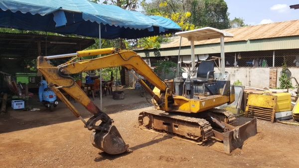 ขาย แบคโฮ KOMATSU PC10-6 เครื่องดีไม่หลวม ปั้มดีทำงานคล่องตัว ช่วงล่าง 70\% ราคาต่อรองได้