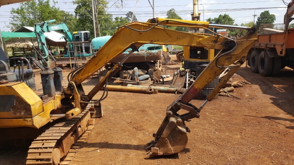 ขาย แบคโฮ KOMATSU PC10-6 เครื่องดีไม่หลวม ปั้มดีทำงานคล่องตัว ช่วงล่าง 70\% ราคาต่อรองได้