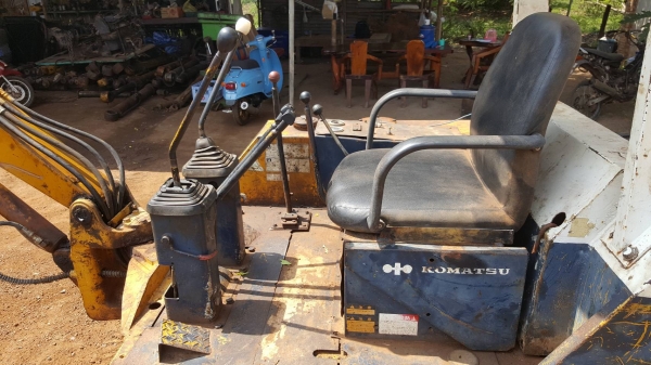 ขาย แบคโฮ KOMATSU PC10-6 เครื่องดีไม่หลวม ปั้มดีทำงานคล่องตัว ช่วงล่าง 70\% ราคาต่อรองได้