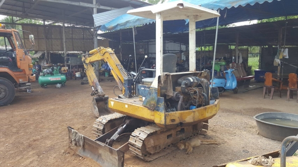 ขาย แบคโฮ KOMATSU PC10-6 เครื่องดีไม่หลวม ปั้มดีทำงานคล่องตัว ช่วงล่าง 70\% ราคาต่อรองได้