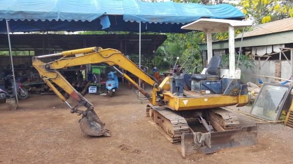 ขาย แบคโฮ KOMATSU PC10-6 เครื่องดีไม่หลวม ปั้มดีทำงานคล่องตัว ช่วงล่าง 70\% ราคาต่อรองได้