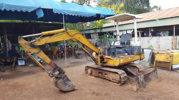 ขาย แบคโฮ KOMATSU PC10-6 เครื่องดีไม่หลวม ปั้มดีทำงานคล่องตัว ช่วงล่าง 70\% ราคาต่อรองได้