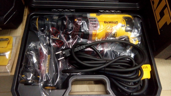 DeWALT สว่านโรตารี่ 3ระบบ เจาะ,กระเเทก,สกัด รุ่นD25144KA 900W 28mm.
