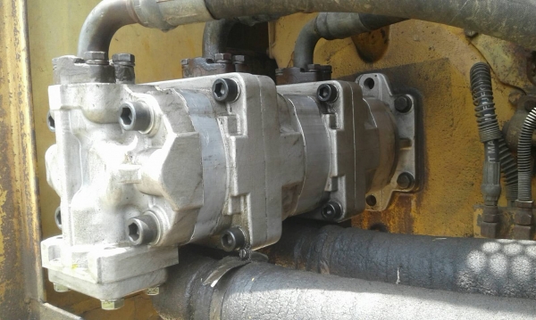 Pc100-2 สภาพเก่านอก ช่วงล่างเต็ม ขาย370000 อยู่นครปฐม Pc100-2 สภาพเก่านอก ช่วงล่างเต็ม ขาย370000 อยู่นครปฐม