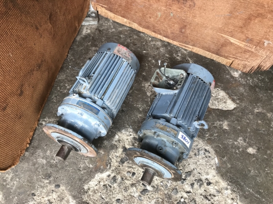 ขายมอเตอร์เกียร์หน้าแปลน Cycrodrive Sumitomo 0.5HP. 380V อัตราทด 1:17 เพลาออกประมาณ 85รอบต่อนาที สภาพสวยเดิมๆ หมุนนิ่ม พร้อมใช้งาน มี 2ตัวครับ