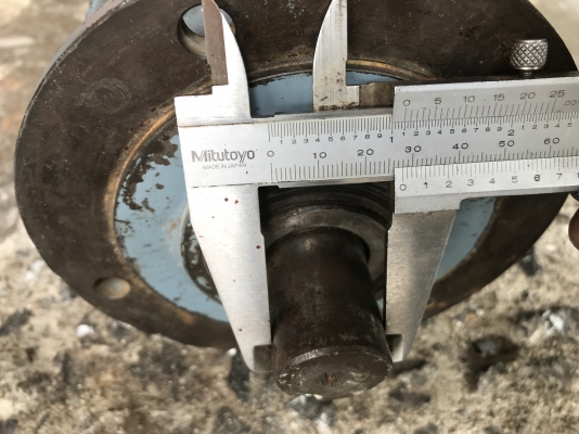 ขายมอเตอร์เกียร์หน้าแปลน Cycrodrive Sumitomo 0.5HP. 380V อัตราทด 1:17 เพลาออกประมาณ 85รอบต่อนาที สภาพสวยเดิมๆ หมุนนิ่ม พร้อมใช้งาน มี 2ตัวครับ