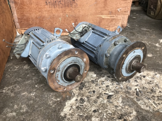 ขายมอเตอร์เกียร์หน้าแปลน Cycrodrive Sumitomo 0.5HP. 380V อัตราทด 1:17 เพลาออกประมาณ 85รอบต่อนาที สภาพสวยเดิมๆ หมุนนิ่ม พร้อมใช้งาน มี 2ตัวครับ