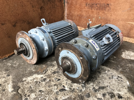 ขายมอเตอร์เกียร์หน้าแปลน Cycrodrive Sumitomo 0.5HP. 380V อัตราทด 1:17 เพลาออกประมาณ 85รอบต่อนาที สภาพสวยเดิมๆ หมุนนิ่ม พร้อมใช้งาน มี 2ตัวครับ