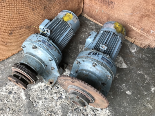 ขายมอเตอร์เกียร์ Cycro drive Sumitomo 1HP. 380V อัตราทด 1:59 มีระบบเบรคในตัว เพลาออกประมาณ 24รอบต่อนาที สภาพสวยเดิมๆ หมุนนิ่ม พร้อมใช้งาน มี 2ตัวครับ