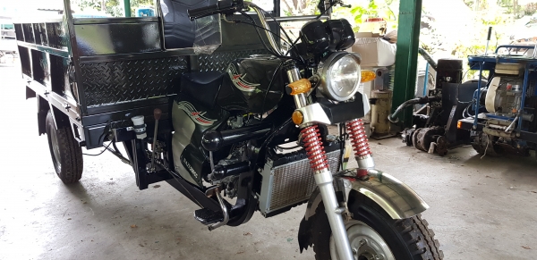 3 ล้อการเกษตรและก่อสร้าง 200 cc. ราคา 74000 บาท กะบะกว้าง 1.30 x 2.00 ซ.ม. ยกดั้มด้วยไฮดรอลิค