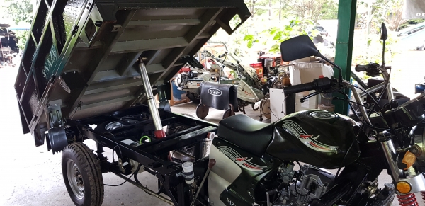 3 ล้อการเกษตรและก่อสร้าง 200 cc. ราคา 74000 บาท กะบะกว้าง 1.30 x 2.00 ซ.ม. ยกดั้มด้วยไฮดรอลิค