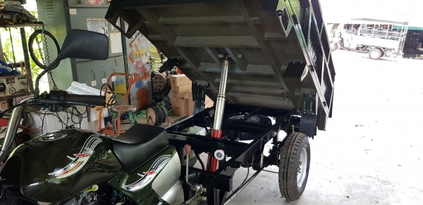 3 ล้อการเกษตรและก่อสร้าง 200 cc. ราคา 74000 บาท กะบะกว้าง 1.30 x 2.00 ซ.ม. ยกดั้มด้วยไฮดรอลิค