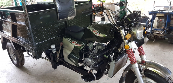 3 ล้อการเกษตรและก่อสร้าง 200 cc. ราคา 74000 บาท กะบะกว้าง 1.30 x 2.00 ซ.ม. ยกดั้มด้วยไฮดรอลิค