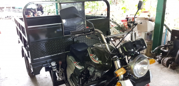 3 ล้อการเกษตรและก่อสร้าง 200 cc. ราคา 74000 บาท กะบะกว้าง 1.30 x 2.00 ซ.ม. ยกดั้มด้วยไฮดรอลิค