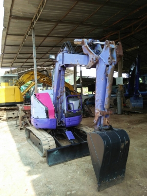ขายรถขุด KOMATSUรุ่น PC28UU2E รถเก่านอกยังไม่เคยใช้งานในไทย เครื่องยนต์ 3D82AE-3D ปี1996 /ใบมี/หลังค