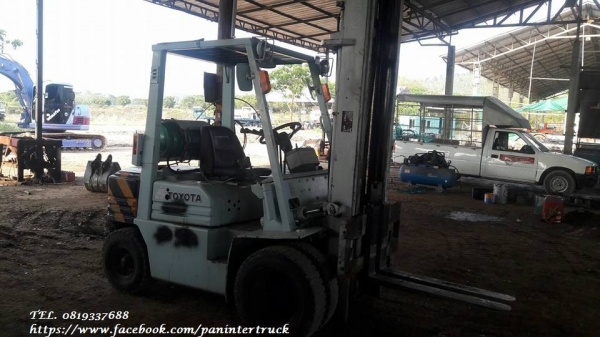 FROM JAPANสินค้าเก่านอก รถยกTOYOTA -40-5FG25  :ยกได้ 2.5 ตัน /รุ่น :5 /เครื่องยนต์ TOYOTA - 4Y - 4สูบ* /เกียร์ธรรมดา/เสาสูง4เมตร /ยางหน้าคู่ /ราคาเพียง 180,000 บาท สนใจติดต่อ0819337688