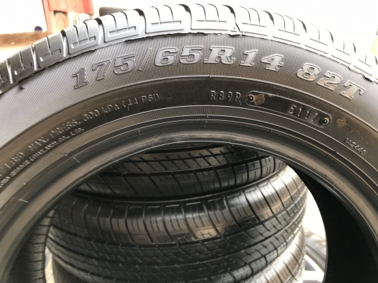 ยางป้ายแดง Dunlop 175-65-14 ตุ่มอลัง เส้นสียังอยู่