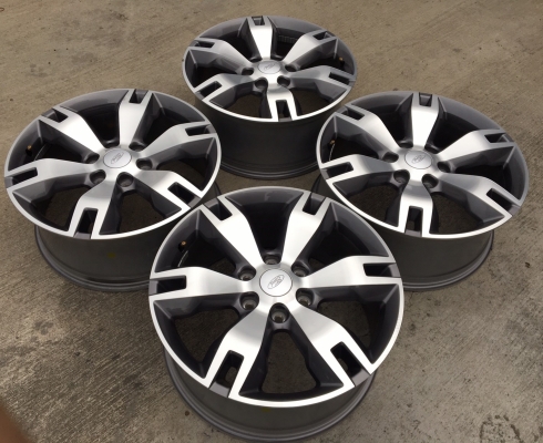 ล้อแม็กป้ายแดง Ford Evereat ขอบ20