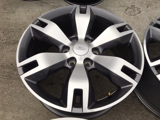 ล้อแม็กป้ายแดง Ford Evereat ขอบ20