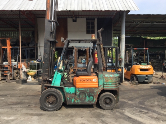 อาร์ ซี เอช โฟรคลิฟท์ ขาย โตโยต้า รุ่น 5 ดีเซล เสา 4 เมตร