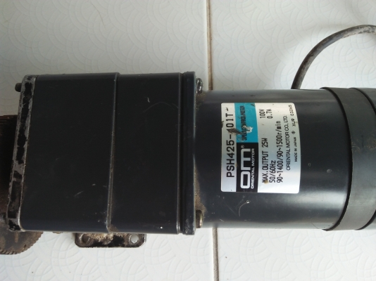 มอเตอร์เกียร25w100vรอบ6ต่อนาทีช้ามีตัวปรับรอบในตัวครับ