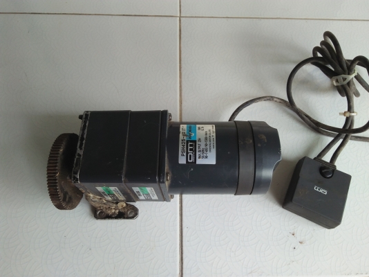 มอเตอร์เกียร25w100vรอบ6ต่อนาทีช้ามีตัวปรับรอบในตัวครับ