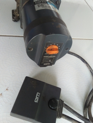 มอเตอร์เกียร25w100vรอบ6ต่อนาทีช้ามีตัวปรับรอบในตัวครับ