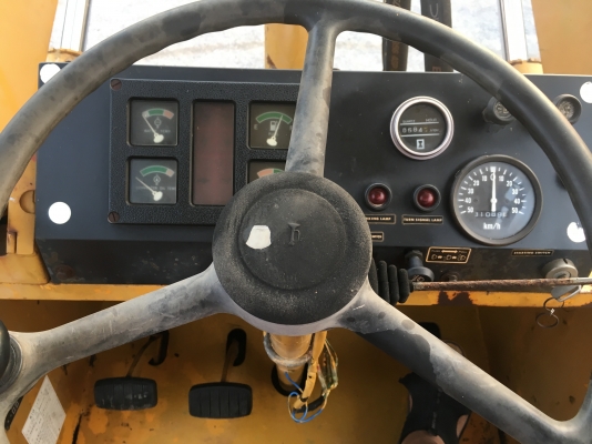 ขายรถตัก Komatsu 510 ; รถเก่าญี่ปุ่น 100\%;  สภาพสวยพร้อมใช้งานได้ทันที สนใจติดต่อ 081-9485494