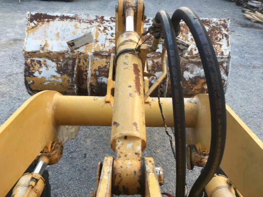 ขายรถตัก Komatsu 510 ; รถเก่าญี่ปุ่น 100\%;  สภาพสวยพร้อมใช้งานได้ทันที สนใจติดต่อ 081-9485494