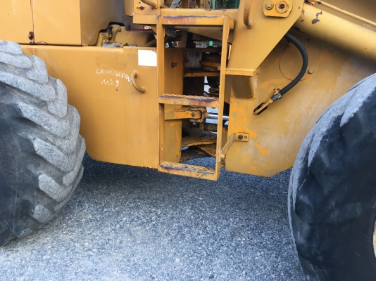 ขายรถตัก Komatsu 510 ; รถเก่าญี่ปุ่น 100\%;  สภาพสวยพร้อมใช้งานได้ทันที สนใจติดต่อ 081-9485494