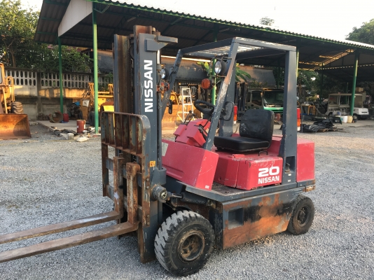 ขายรถ Fork Lift Nissan 2 ตัน เก่าญี่ปุ่นแท้ สนใจ โทร 081-9485494