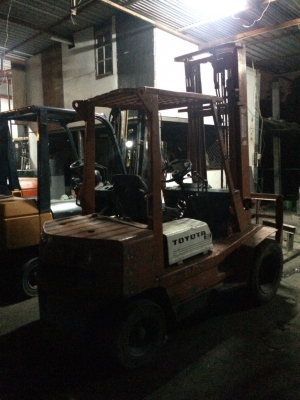 อาร์ ซี เอช โฟรคลิฟท์ ขาย โตโยต้า รุ่น 4 ดีเซล เสา 4 เมตร