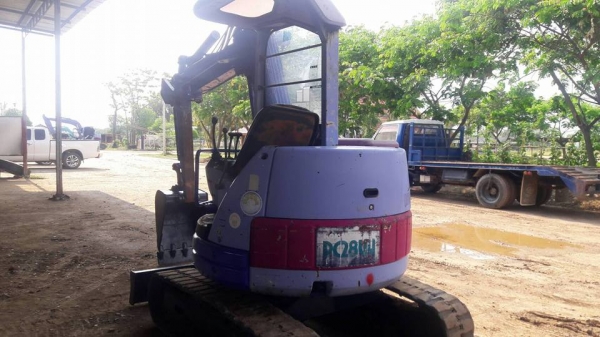 FROM JAPANรถขุดKOMATSU PC28UU-2E /เครื่องยนต์3D82AE /3สูบ(เครื่องดำ) /คอนโทรลน้ำมัน /ปั๊มเฟือง3ตอน/ม