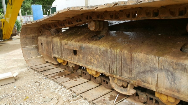 รถขุดไฮดรอลิค รุ่นยอดนิยม Komatsu PC200-7 S/N:79916 10,xxx ชั่วโมง เอกสารเล่มทะเบียน รถขุดไฮดรอลิค รุ่นยอดนิยม Komatsu PC200-7 S/N:79916 10,xxx ชั่วโมง เอกสารเล่มทะเบียน