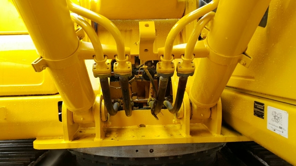 รถขุดไฮดรอลิค รุ่นยอดนิยม Komatsu PC200-7 S/N:79916 10,xxx ชั่วโมง เอกสารเล่มทะเบียน รถขุดไฮดรอลิค รุ่นยอดนิยม Komatsu PC200-7 S/N:79916 10,xxx ชั่วโมง เอกสารเล่มทะเบียน