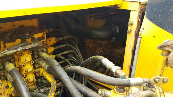 รถขุดไฮดรอลิค รุ่นยอดนิยม Komatsu PC200-7 S/N:79916 10,xxx ชั่วโมง เอกสารเล่มทะเบียน รถขุดไฮดรอลิค รุ่นยอดนิยม Komatsu PC200-7 S/N:79916 10,xxx ชั่วโมง เอกสารเล่มทะเบียน