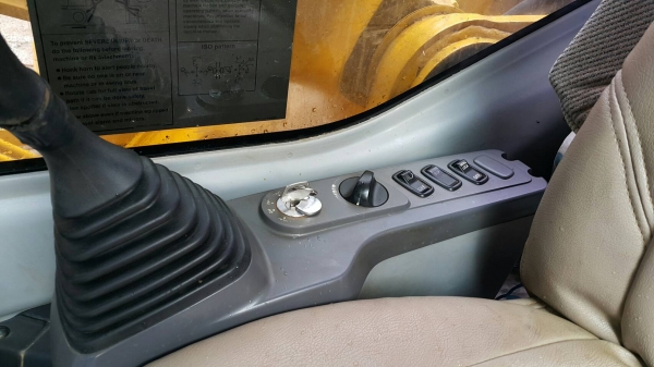 รถขุดไฮดรอลิค รุ่นยอดนิยม Komatsu PC200-7 S/N:79916 10,xxx ชั่วโมง เอกสารเล่มทะเบียน รถขุดไฮดรอลิค รุ่นยอดนิยม Komatsu PC200-7 S/N:79916 10,xxx ชั่วโมง เอกสารเล่มทะเบียน