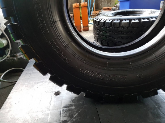 ขายยางลมรถยกโฟล์คลิฟท์ขนาด 825-15