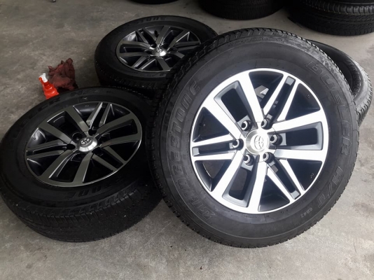 ขายล้อแม็ก fortuner 18"&times;7.5" et30 6รู139.7 ยางปี17 สนใจติดต่อร้าน ก.เจริญการยางครับ 081-3747940