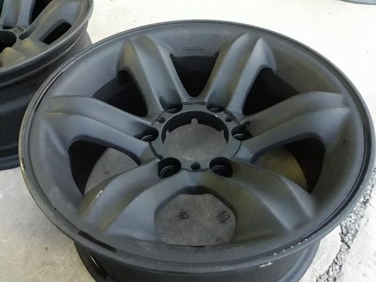 ขายล้อแม็ก isuzu เล็บเหยี่ยว 16"&times;7" et7.5 6รู139.7 สีดำด้าน มีรอยนิดหน่อย รูดุมเดิมๆ