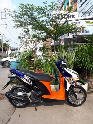 Click 125 i สีขาวดำ ลาย Street รุ่น Racing Combi brake รถสวยเท่ห์สปอร์ตมาก