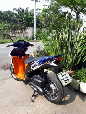 Click 125 i สีขาวดำ ลาย Street รุ่น Racing Combi brake รถสวยเท่ห์สปอร์ตมาก Click 125 i สีขาวดำ ลาย Street รุ่น Racing Combi brake รถสวยเท่ห์สปอร์ตมาก