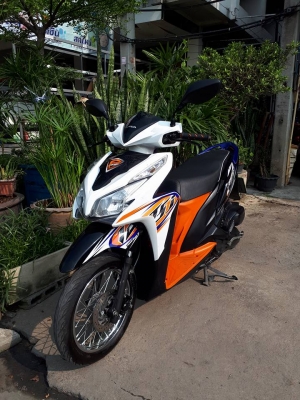 Click 125 i สีขาวดำ ลาย Street รุ่น Racing Combi brake รถสวยเท่ห์สปอร์ตมาก Click 125 i สีขาวดำ ลาย Street รุ่น Racing Combi brake รถสวยเท่ห์สปอร์ตมาก