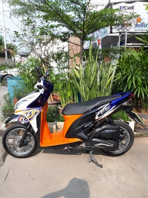 Click 125 i สีขาวดำ ลาย Street รุ่น Racing Combi brake รถสวยเท่ห์สปอร์ตมาก Click 125 i สีขาวดำ ลาย Street รุ่น Racing Combi brake รถสวยเท่ห์สปอร์ตมาก