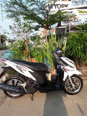 Honda Click 125 i (ล้อแม็กซ์ V.I.P) รุ่น tune up สีขาวเทา รถสวย ขับดีมาก หัวฉีดรุ่นใหม่