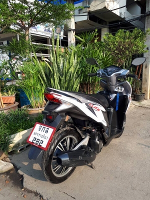 Honda Click 125 i (ล้อแม็กซ์ V.I.P) รุ่น tune up สีขาวเทา รถสวย ขับดีมาก หัวฉีดรุ่นใหม่ Honda Click 125 i (ล้อแม็กซ์ V.I.P) รุ่น tune up สีขาวเทา รถสวย ขับดีมาก หัวฉีดรุ่นใหม่