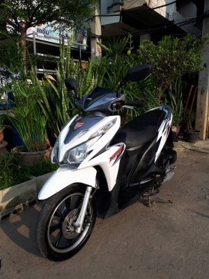 Honda Click 125 i (ล้อแม็กซ์ V.I.P) รุ่น tune up สีขาวเทา รถสวย ขับดีมาก หัวฉีดรุ่นใหม่ Honda Click 125 i (ล้อแม็กซ์ V.I.P) รุ่น tune up สีขาวเทา รถสวย ขับดีมาก หัวฉีดรุ่นใหม่